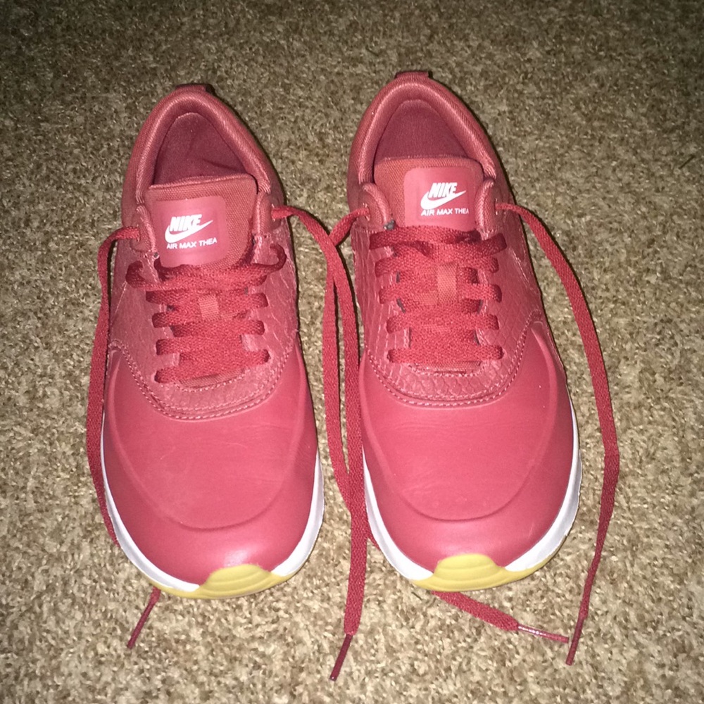 Women’s Nike shoes